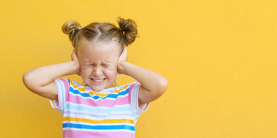 svært-at-lære-sprog-i-støjfyldte-børnehaver